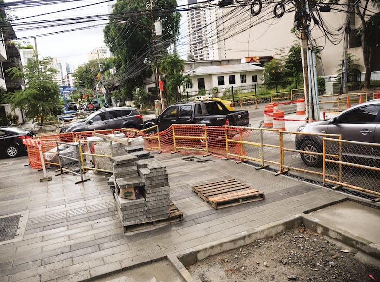 $9.5 millones más costarán los trabajos en calle Uruguay