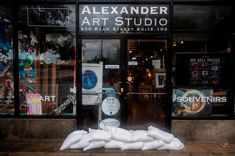 Poderoso huracán Laura amenaza costas de EU con ‘catastróficas’ crecidas