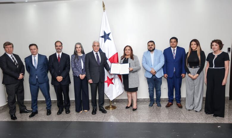 La Asamblea Nacional firma la declaración de Chapultepec