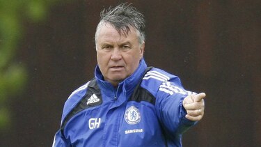 El Chelsea nombra a Guus Hiddink entrenador hasta final de temporada