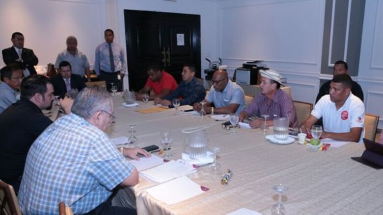 Capac y Suntracs se sientan a negociar un día antes de la huelga