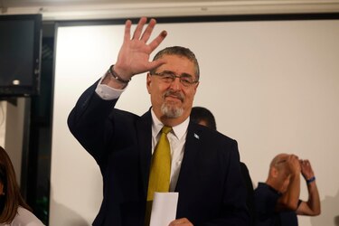 Refuerzan la seguridad del presidente electo de Guatemala, Bernardo Arévalo