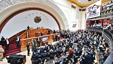Parlamento venezolano declara ilegítimo el nuevo mandato de Nicolás Maduro
