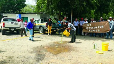 Santeños organizan frente contra porquerizas