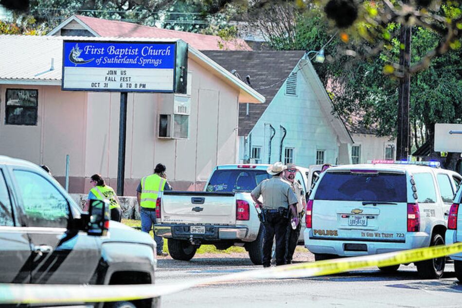 Tirador asesina a 26 personas en Texas