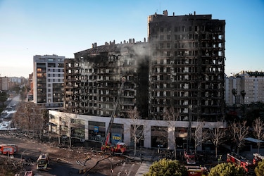 Cuatro fallecidos en el edificio incendiado en la ciudad española de Valencia