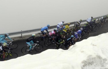 Nairo Quintana gana la etapa 16 del Giro y se coloca de líder