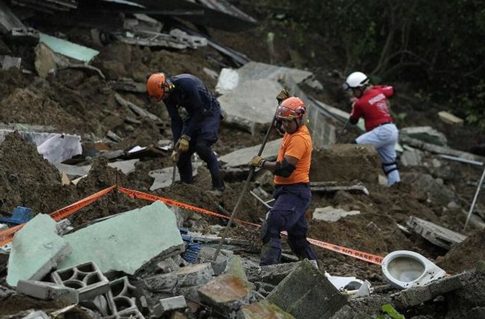 Aguacero dificulta búsqueda en Nueva Libia; Panamá brinda ayuda a Costa Rica