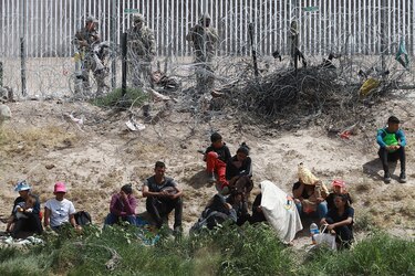 Migrantes abandonan puntos de cruce irregular en Juárez tras anuncio de medidas de Biden
