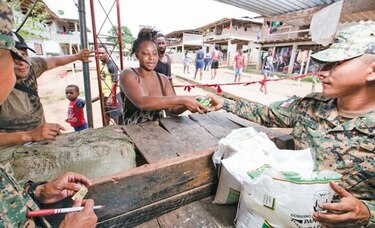Caravana de migrantes zarpa de Bajo Chiquito