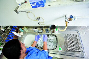 Aumentará costo para analizar medicinas