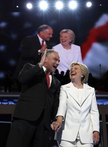 Clinton promete gobernar con mano firme en mundo peligroso