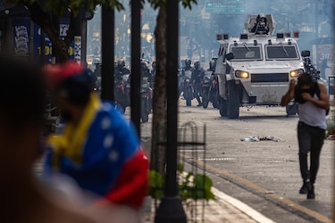 Maduro aísla a Venezuela de la región, mientras sus vecinos exigen reconteo de votos y el país entra en caos