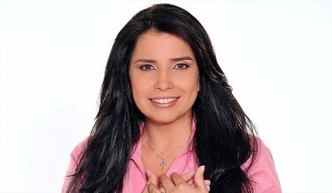 Espectacular fuga de excongresista colombiana; se lanza con una cuerda y escapa en moto 