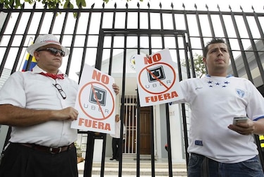 Alianza internacional de taxistas protesta contra Uber en tres capitales