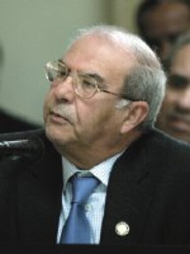 Laboratorio farmacéutico avanza más que hospital