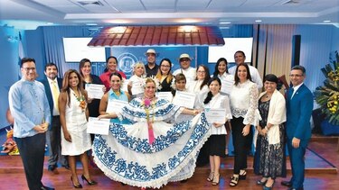 Entrega de diplomas de la Universidad Latina de Panamá