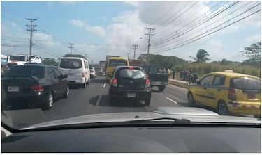 Varios heridos tras colisión vehicular en la vía Domingo Díaz