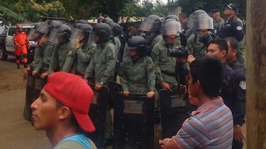 Desalojan a familias en cerro Galera; antimotines en el lugar