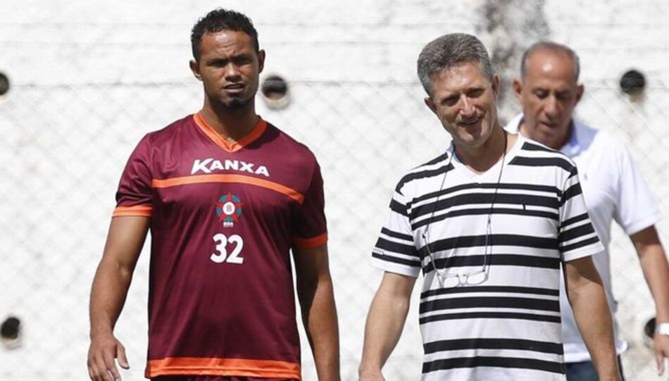 Club brasileño contrata a portero acusado del asesinato de su exnovia