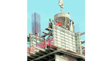 Demoras en permisos asfixian a la construcción