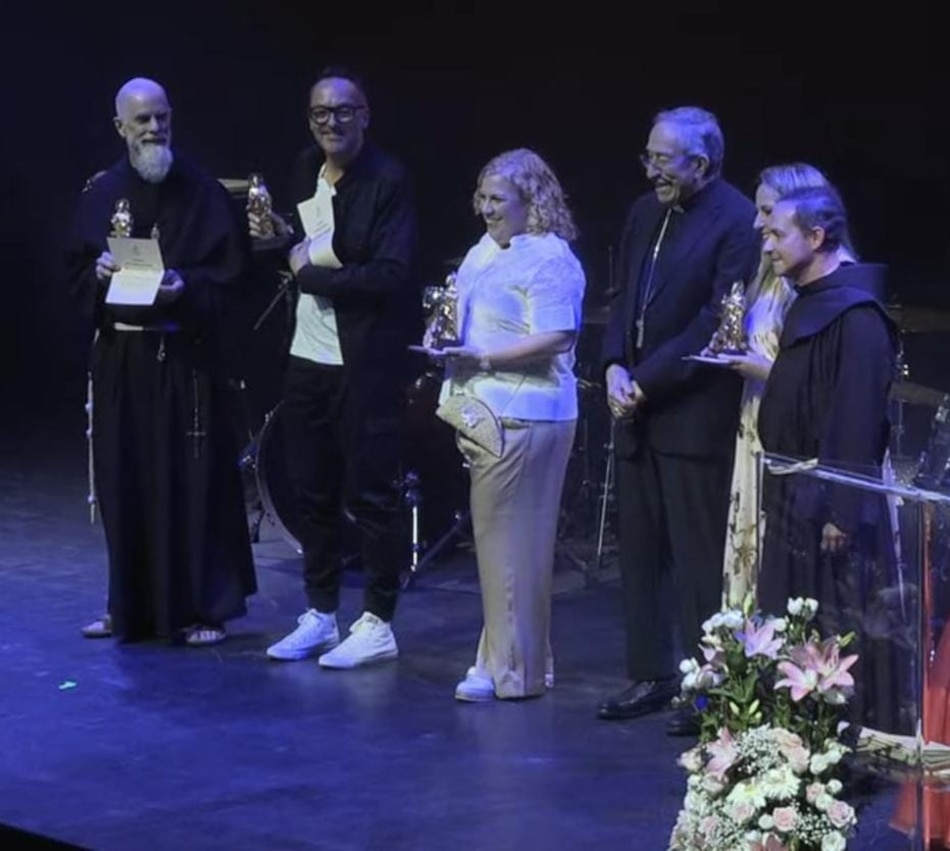 La panameña Ana de Watts brilla en los Catholic Music Awards con mejor canción mariana en español