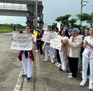 Médicos internos y residentes suspenden protestas tras acuerdo con CSS y Minsa