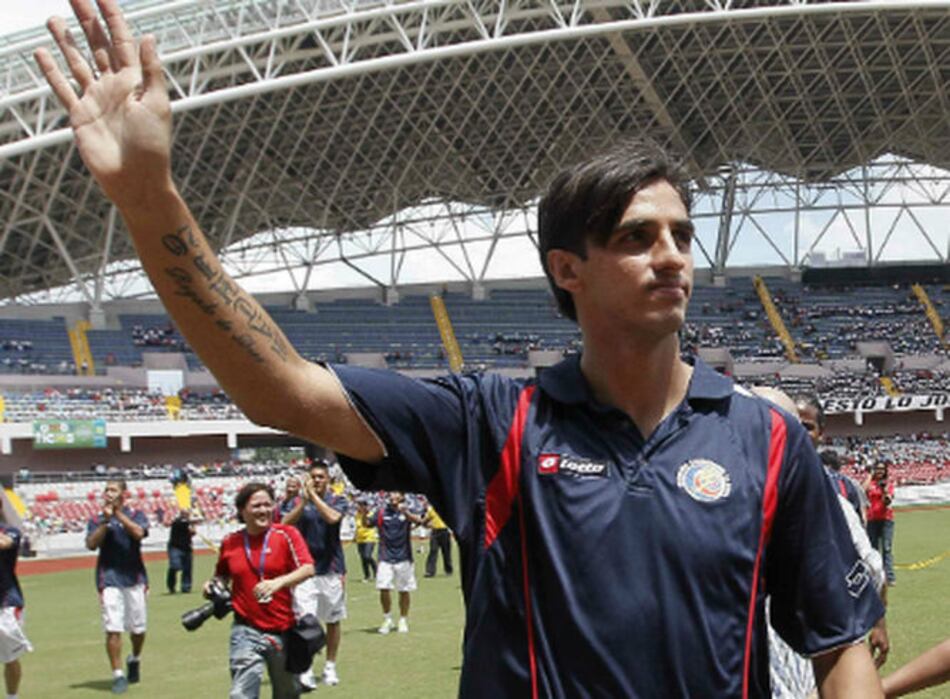 Fulham cuenta con Bryan Ruiz tras su frustrado pase al Levante