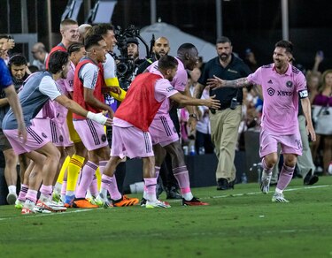 La prensa argentina destaca el ‘inolvidable’ debut de Messi