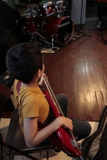 La música ayuda a mejorar problemas de conducta, según estudio psicológico