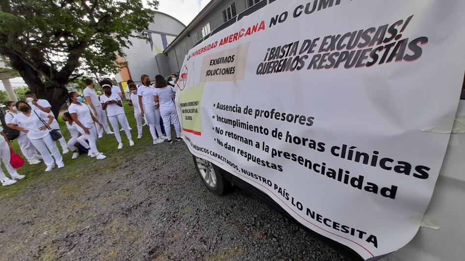 Estudiantes becados se quejan porque no reciben clases