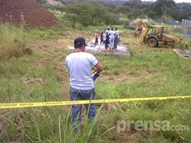 Técnicos del Idaan avanzan en la reparación de daño en tubería