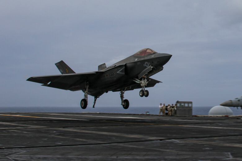 Estados Unidos despliega diez cazas en Puerto Rico en medio de la escalada de tensión con Venezuela