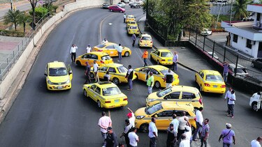Taxistas protestan contra Uber y la inseguridad