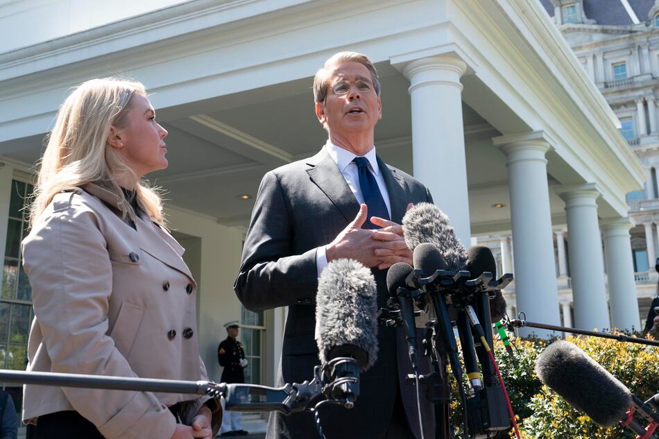 Estados Unidos confirma que México y Canadá tendrán ahora un nuevo arancel del 10%