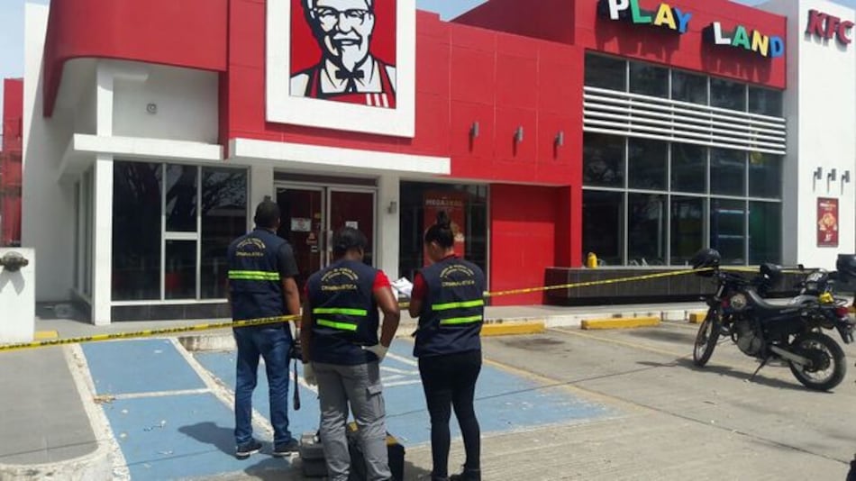 Roban en restaurante de comida rápida en Colón