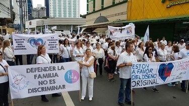 Efectúan marcha para ‘defender’ a la familia panameña