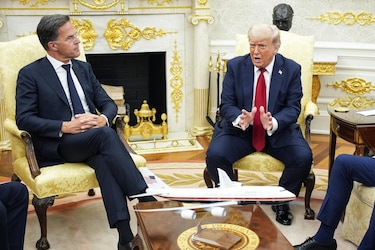 Trump amenaza a Rusia con aranceles del 100 % si no hay acuerdo sobre Ucrania en 50 días