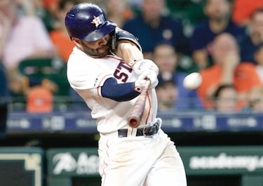 El venezolano José Altuve encabeza a once latinos ganadores del Bate de Plata en la MLB