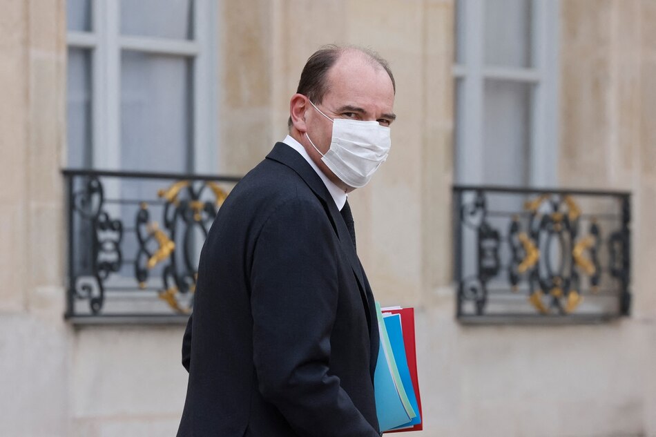 Tiendas de lencería en Francia lanzan inusual protesta contra cierres