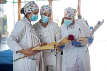 España registra la menor cifra de fallecidos en casi cinco semanas