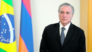 Brasil mantiene superávit