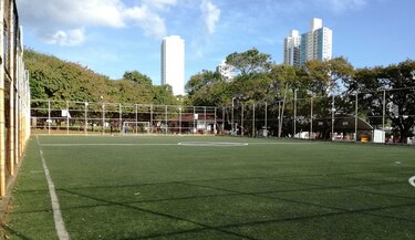 Restringen uso de canchas de fútbol en el parque Omar por retrasos en trabajos