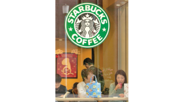Starbucks promete igualdad de salario