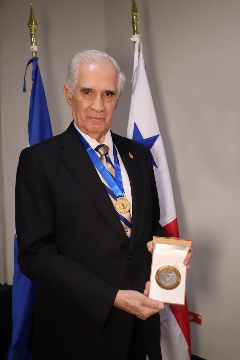 INEJ otorga Doctorado Honoris Causa a su Fundador Prof. Dr. Diego Valadés