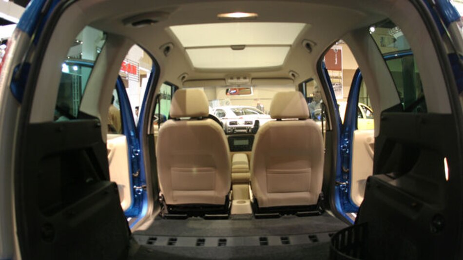 Venta de automóviles nuevos mantiene ritmo descendente