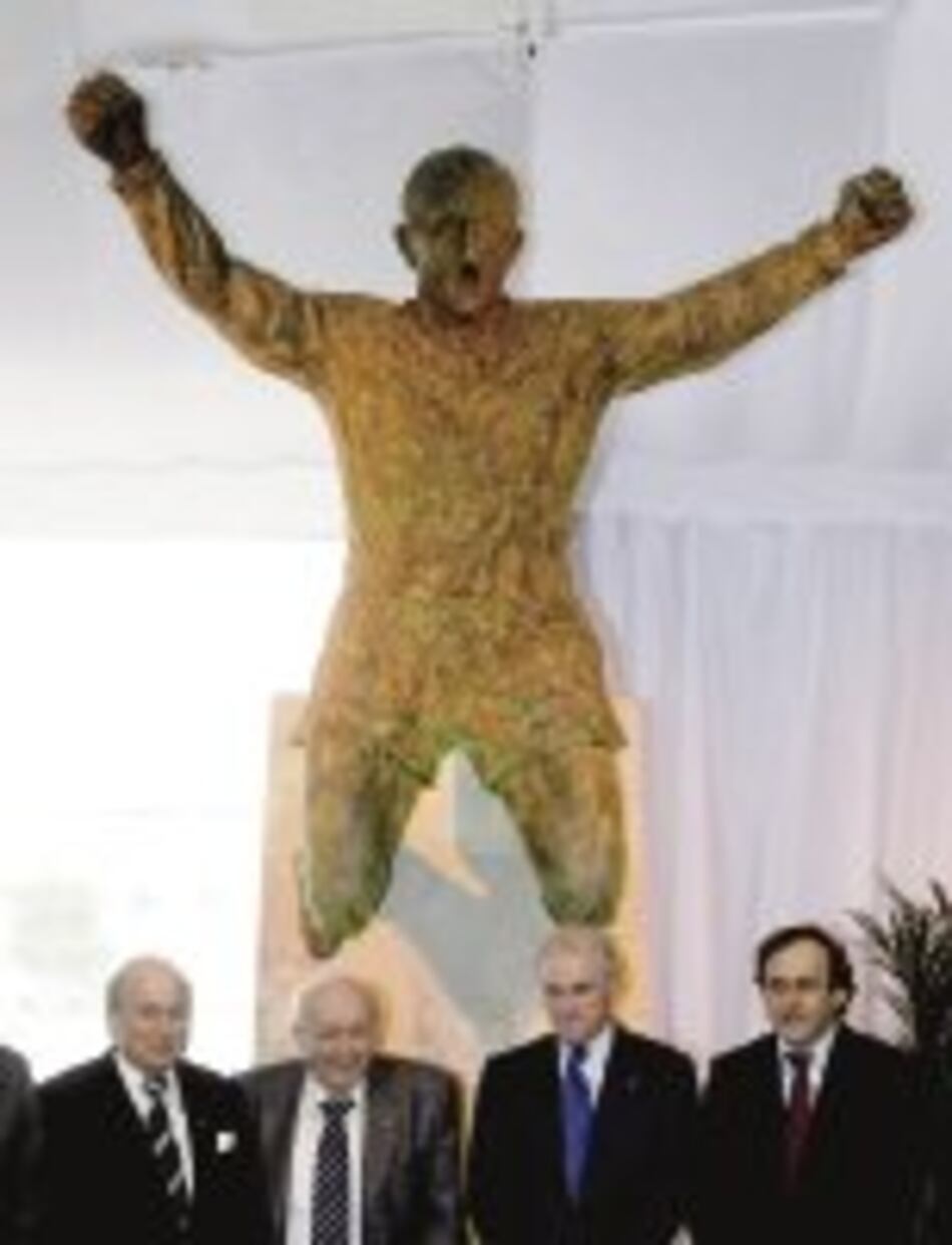 Rinden tributo a la Saeta Rubia