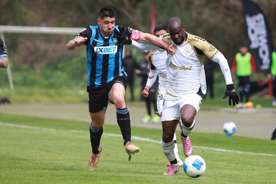 Cecilio Waterman marca el gol del triunfo de Coquimbo Unido, líder del fútbol chileno