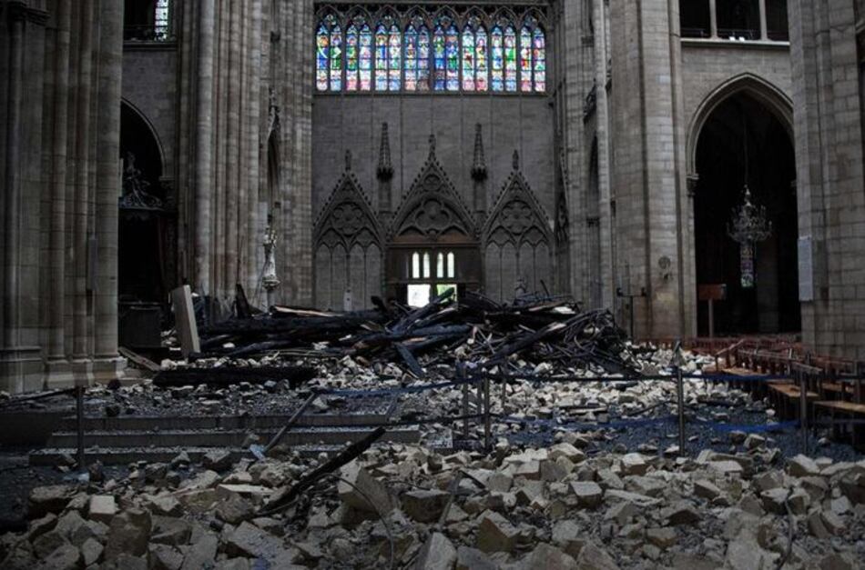 Bomberos evitaron que Notre Dame se quemara hasta cimientos
