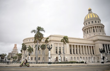 Cubanos inician el año con fuertes cambios financieros